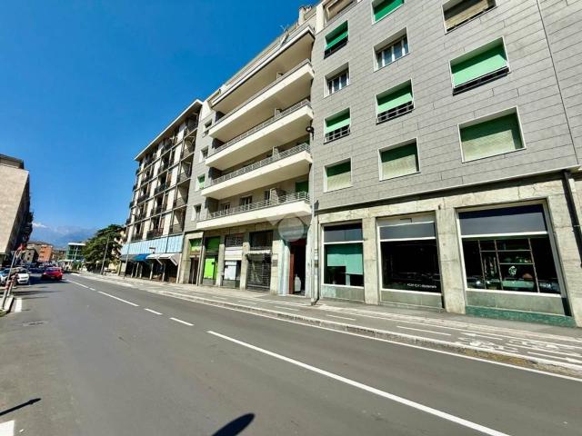 Locale Commerciale in affitto a Aosta