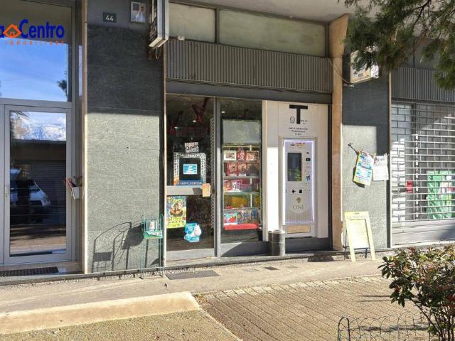Locale Commerciale in affitto a Le Gotrau, Aosta