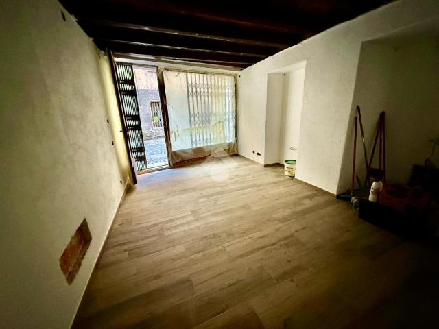 Locale Commerciale in affitto a Aosta