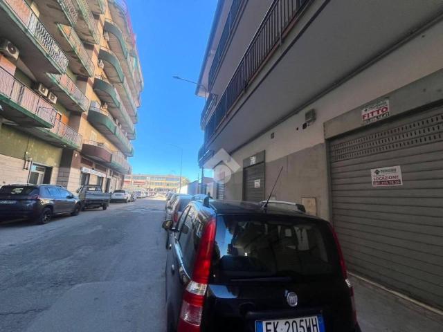 Locale Commerciale in affitto a Arzano, Campania