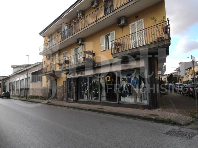Locale Commerciale in affitto a Arzano, Campania