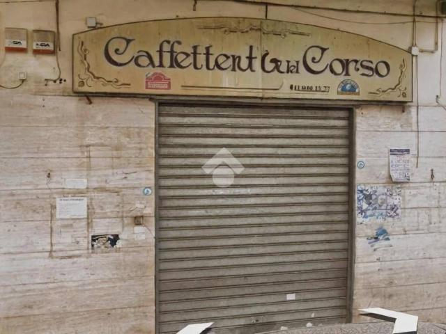 Locale Commerciale in affitto a Arzano, Campania