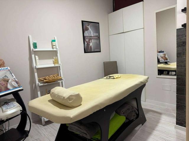Locale Commerciale in affitto a Assisi, Umbria