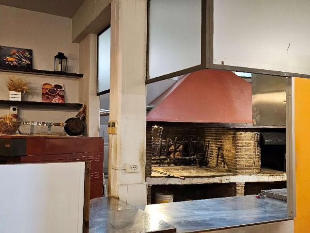 Locale Commerciale in affitto a Assisi, Umbria