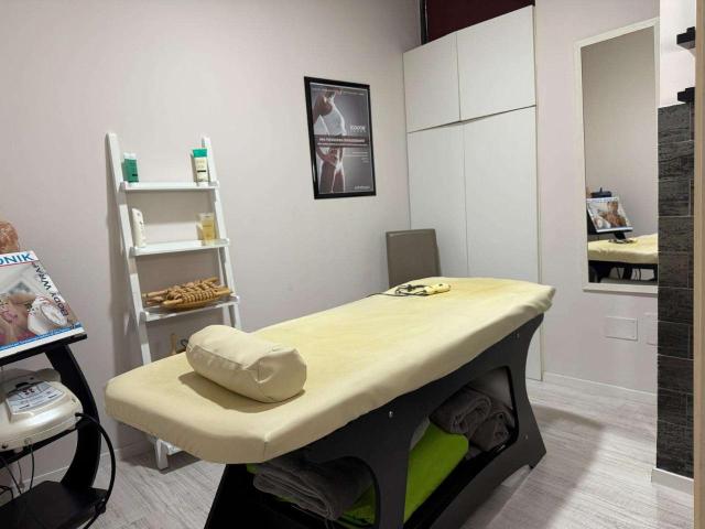 Locale Commerciale in affitto a Santa Maria degli Angeli, Assisi