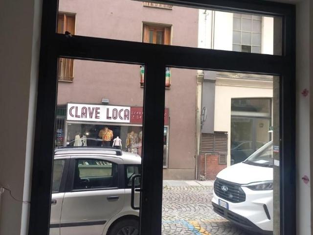 Locale Commerciale in affitto a Rione San Paolo, Piemonte