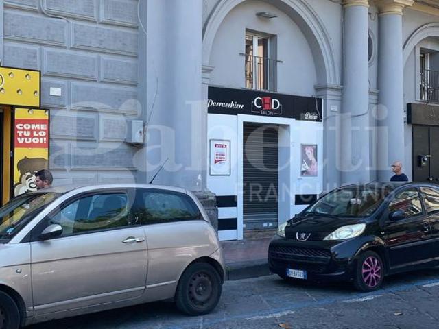 Locale Commerciale in affitto a Bagno d'Aversa, Aversa