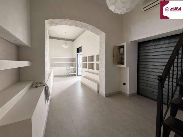 Locale Commerciale in affitto a Bagno d'Aversa, Aversa