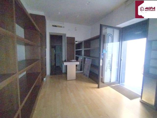 Locale Commerciale in affitto a Bagno d'Aversa, Aversa