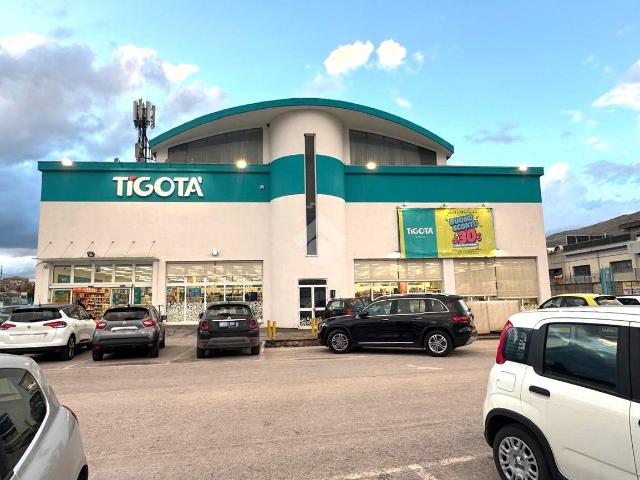 Locale Commerciale in affitto a Avezzano, Abruzzo