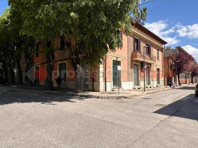 Locale Commerciale in affitto a Avezzano, Abruzzo