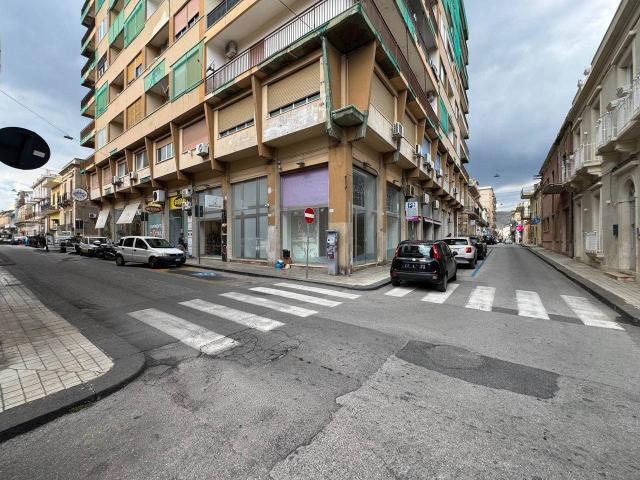 Locale Commerciale in affitto a Avola, Siracusa