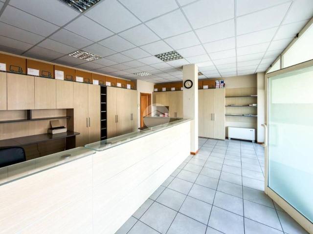 Locale Commerciale in affitto a Azzano Mella, Lombardia