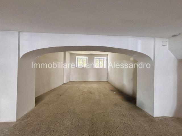 Locale Commerciale in affitto a Casa Nuova, Bagno A Ripoli