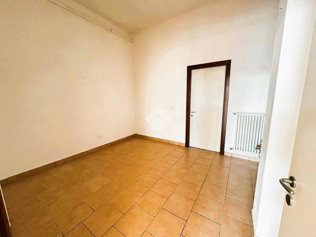 Locale Commerciale in affitto a San Biagio, Bagnolo San Vito