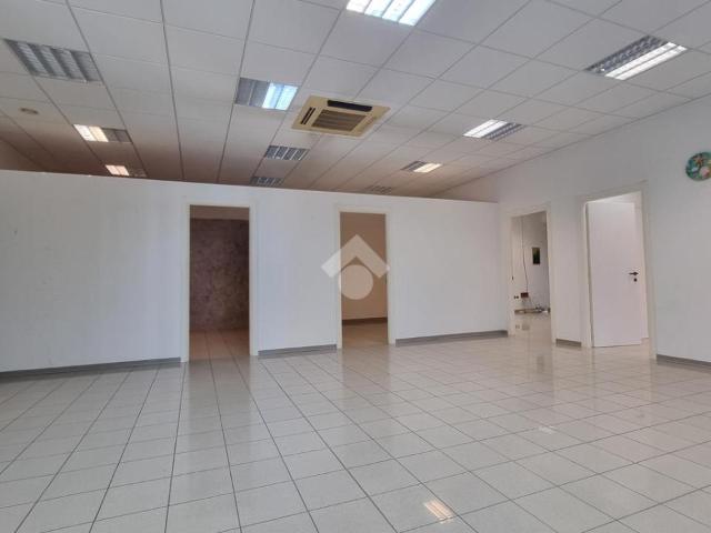 Locale Commerciale in affitto a San Biagio, Bagnolo San Vito