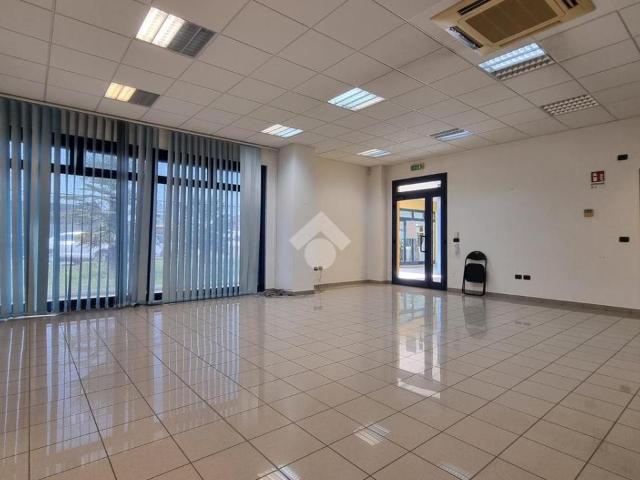 Locale Commerciale in affitto a San Biagio, Bagnolo San Vito