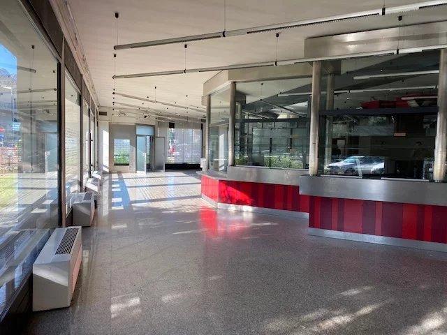 Locale Commerciale in affitto a Bareggio, Lombardia