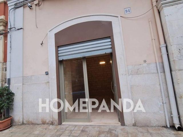 Locale Commerciale in affitto a Municipio 1, Puglia