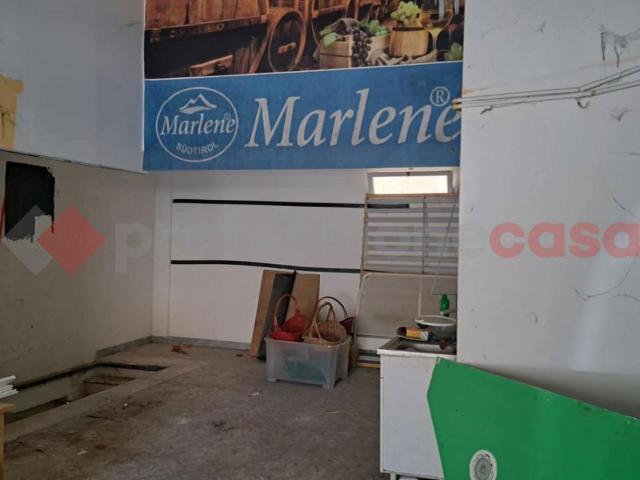 Locale Commerciale in affitto a Puglia, Bari