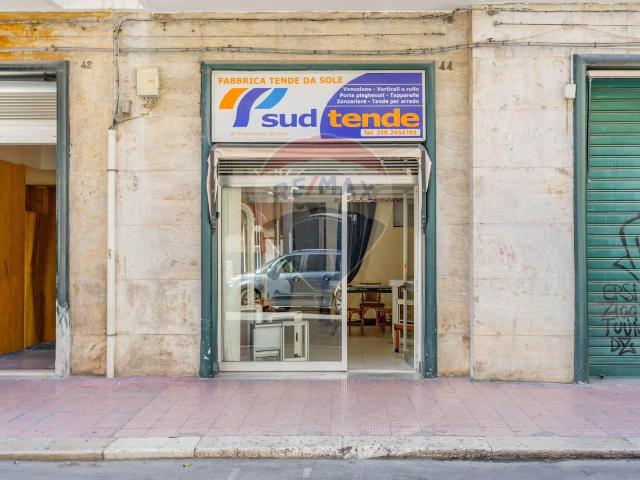 Locale Commerciale in affitto a Municipio 1, Puglia