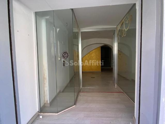 Locale Commerciale in affitto a Centro, Puglia