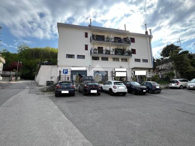 Locale Commerciale in affitto a Sava, Baronissi