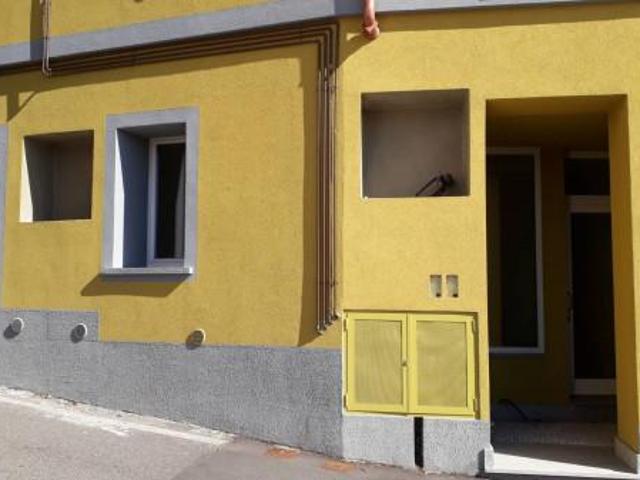 Locale Commerciale in affitto a Barzago, Lecco