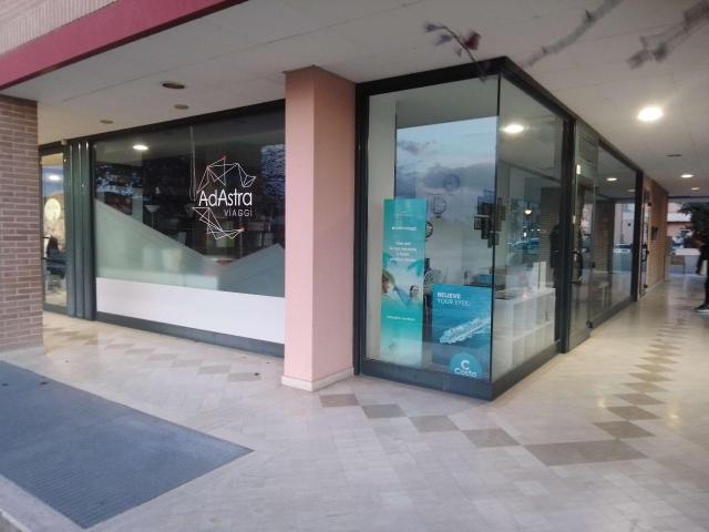 Locale Commerciale in affitto a Santa Lucia, Bastia Umbra