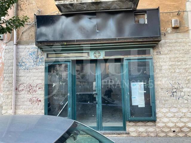 Locale Commerciale in affitto a Olevano Sul Tusciano, Campania
