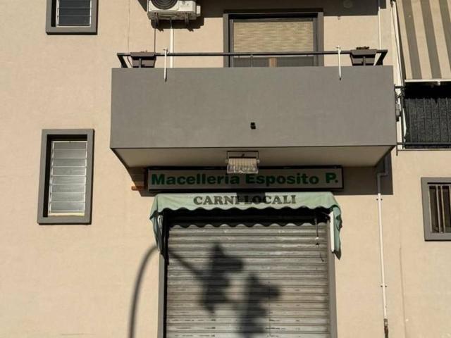 Locale Commerciale in affitto a Rione Sant'Anna, Olevano Sul Tusciano