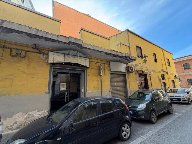 Locale Commerciale in affitto a Olevano Sul Tusciano, Campania