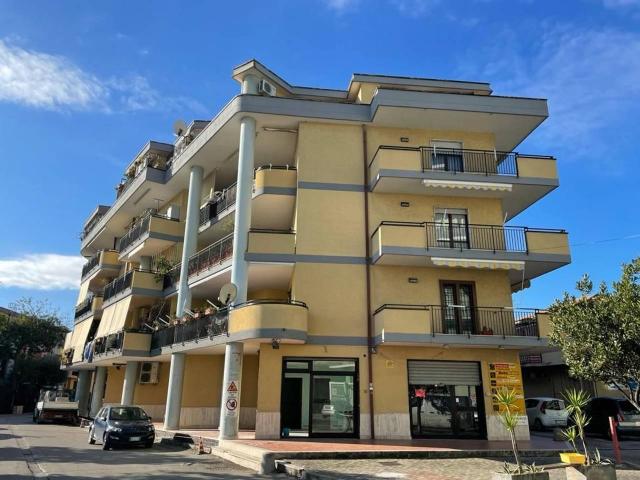 Locale Commerciale in affitto a Olevano Sul Tusciano, Campania