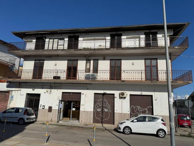 Locale Commerciale in affitto a Rione Sant'Anna, Olevano Sul Tusciano