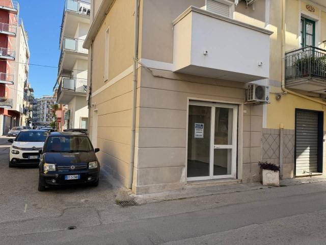 Locale Commerciale in affitto a Olevano Sul Tusciano, Campania