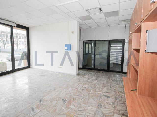 Locale Commerciale in affitto a San Vito, Bedizzole