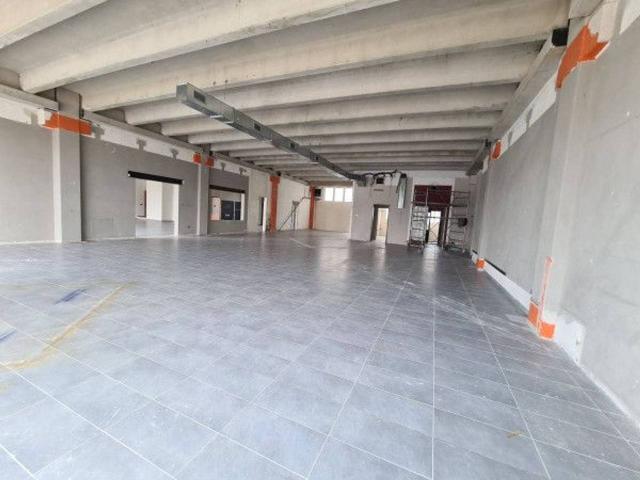 Locale Commerciale in affitto a Piemonte, Cuneo