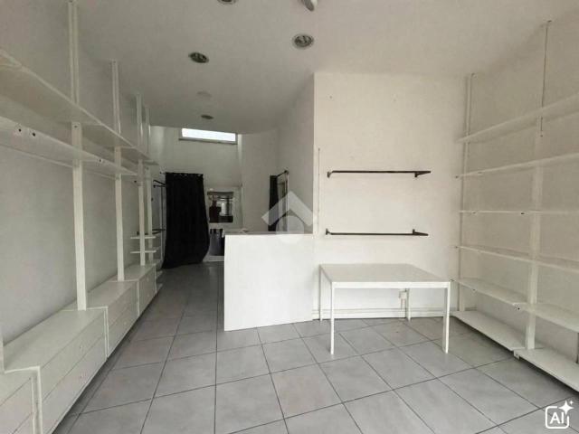 Locale Commerciale in affitto a Bellaria