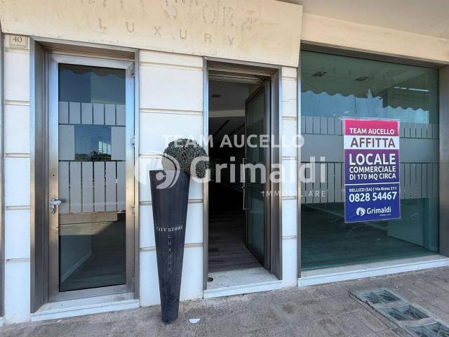 Locale Commerciale in affitto a Bellizzi, Campania