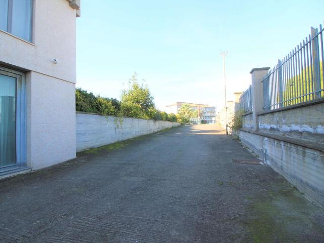 Locale Commerciale in affitto a Valcorrente, Belpasso