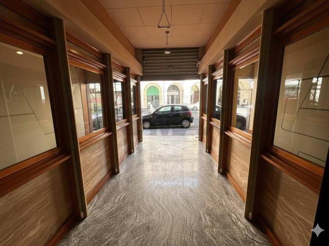 Locale Commerciale in affitto a Benevento, Campania