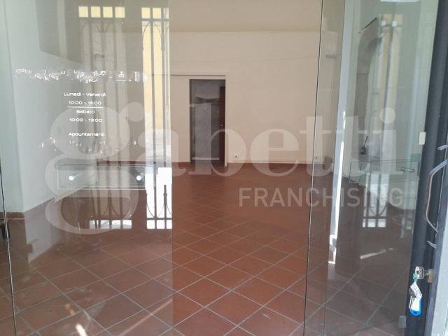 Locale Commerciale in affitto a Benevento, Campania