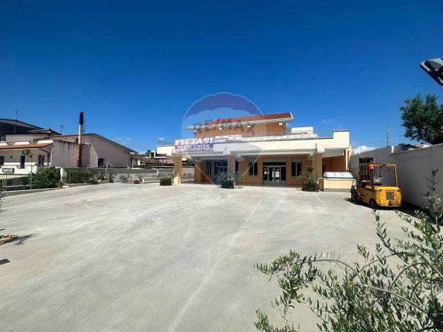 Locale Commerciale in affitto a Ponticelli, Benevento