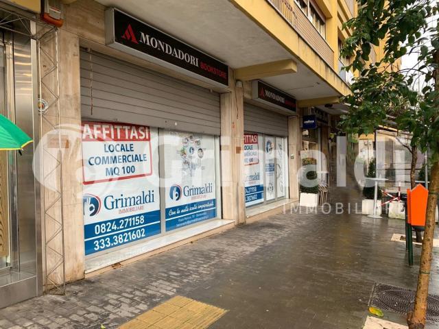Locale Commerciale in affitto a Mellusi-Atlantici, Benevento