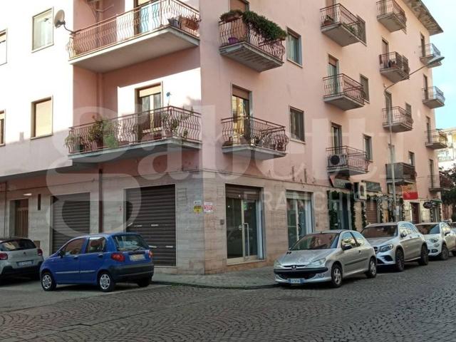 Locale Commerciale in affitto a Benevento, Campania
