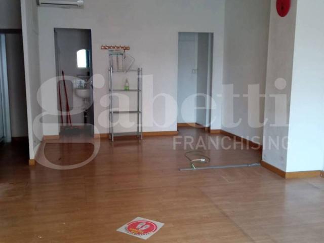 Locale Commerciale in affitto a Benevento, Campania