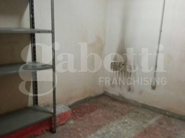 Locale Commerciale in affitto a Benevento, Campania