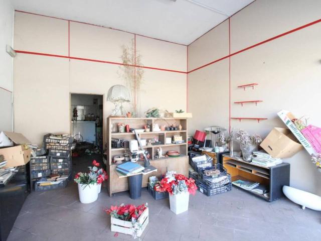 Locale Commerciale in affitto a Villanova, Bernareggio