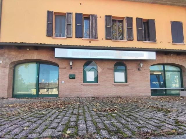 Locale Commerciale in affitto a Unione di Comuni della Romagna Forlivese, Bertinoro