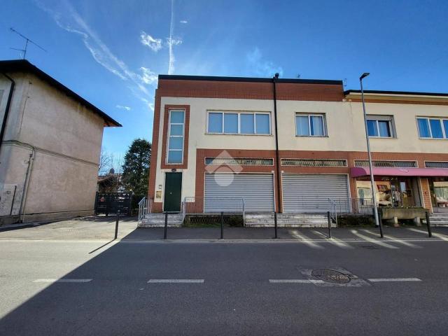 Locale Commerciale in affitto a Valle Guidino, Besana In Brianza